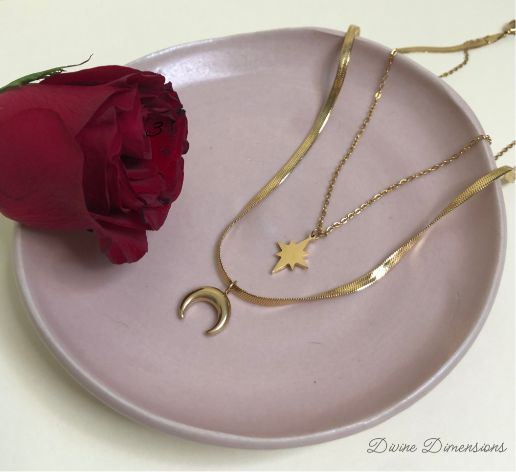 The Nights' Compass Necklace